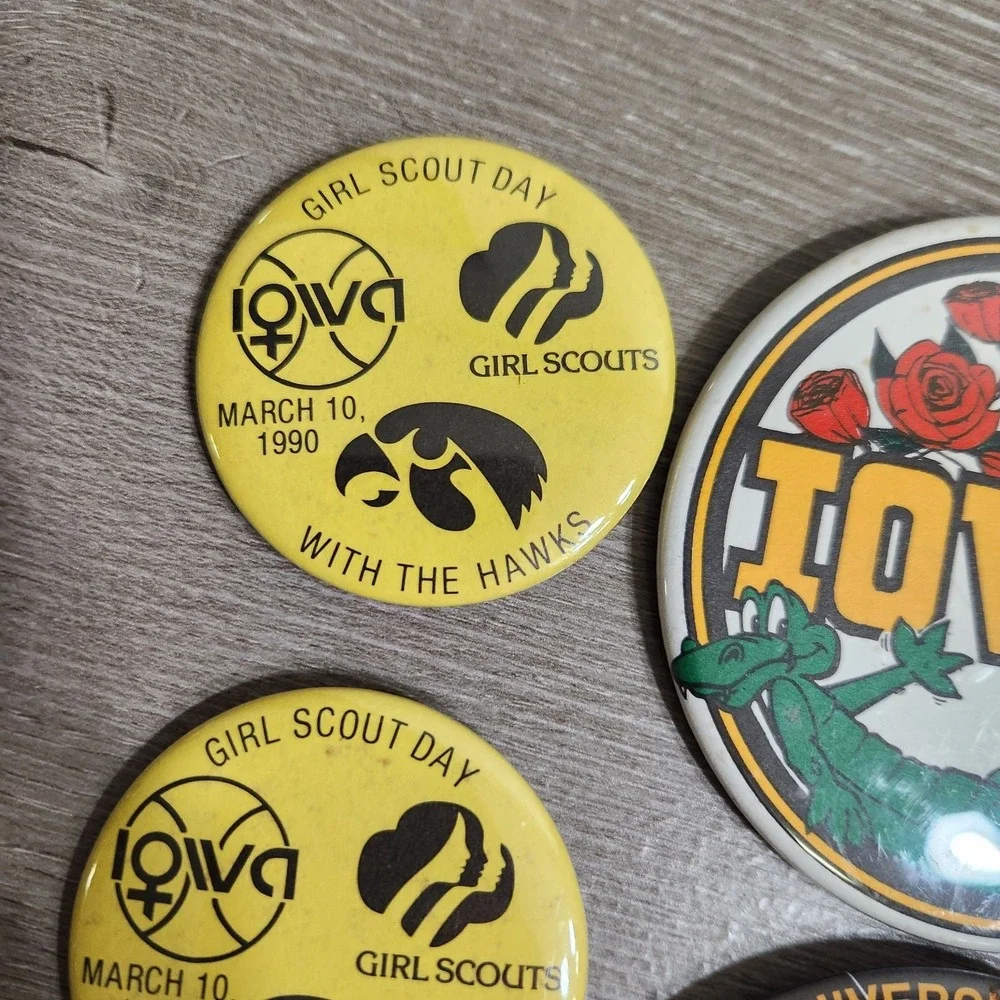 Vtg 80s 90s University of Iowa Hawkeyes Buttons/Pins 7 Pcs,Peach Bowl Gator Rose
